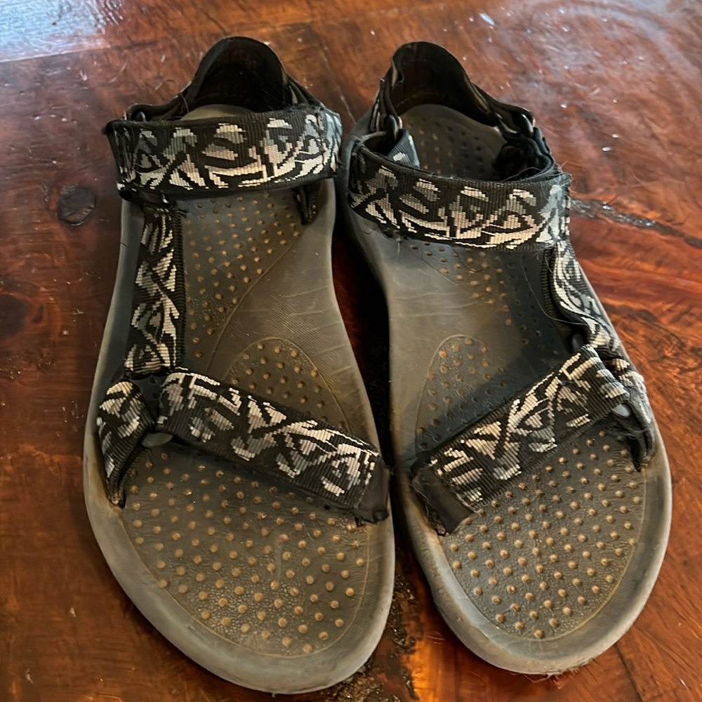 Teva sandals size 7